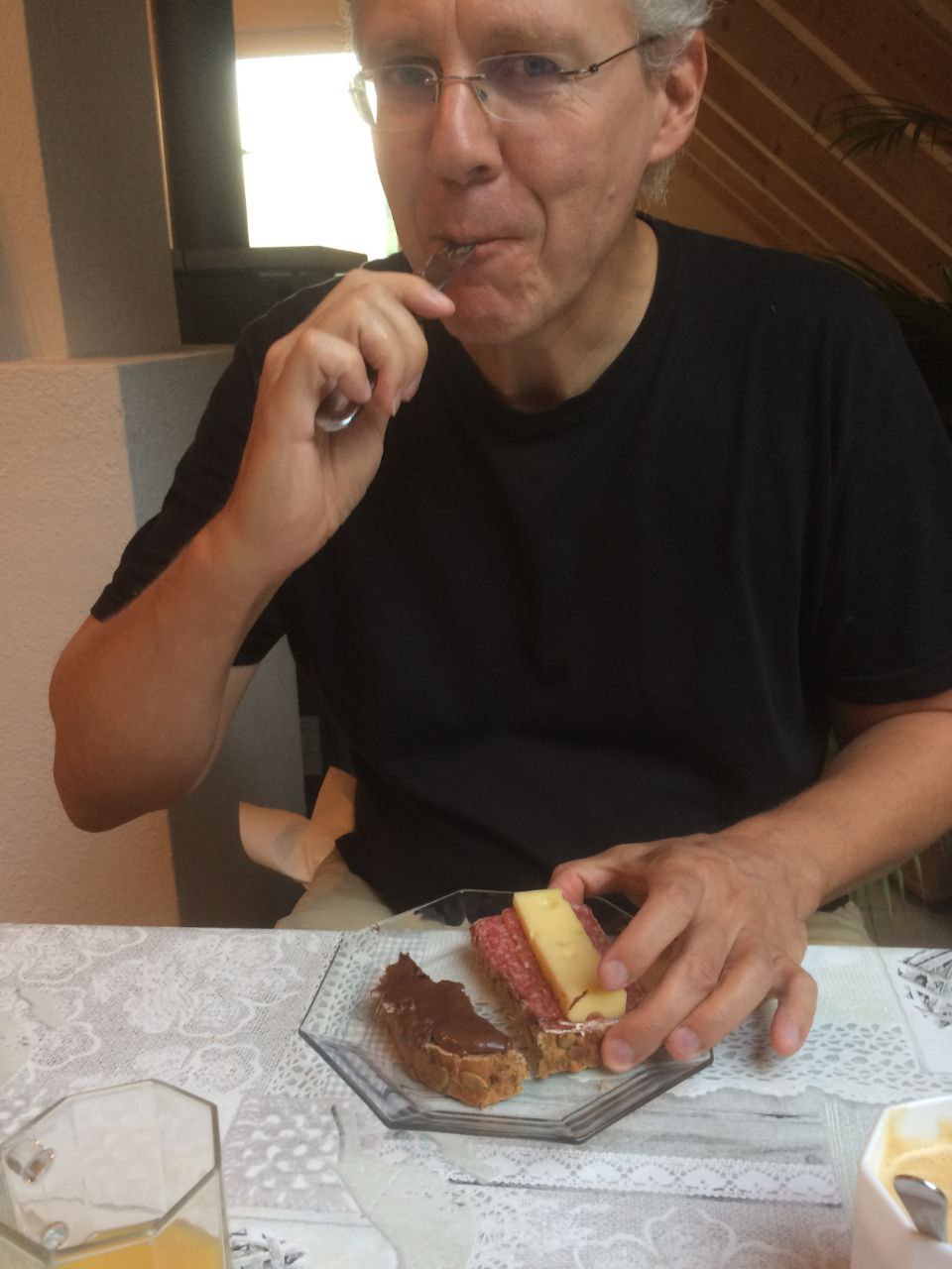 Tom Nutella-Kse-Wurst-Brot.jpg